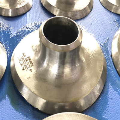 Le tuyau de cou de soudure d'ASME B16.47 rf bride l'acier inoxydable PN6 a forgé WN