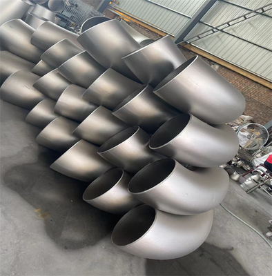 Acier allié A234 WP5 de coude d'acier au carbone de JIS LR 90 degrés de sans couture