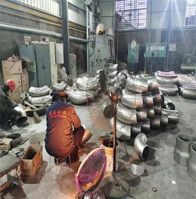 90 acier au carbone sans couture soudé bout à bout des garnitures de tuyau d'acier de degré DN15 JIS B2313